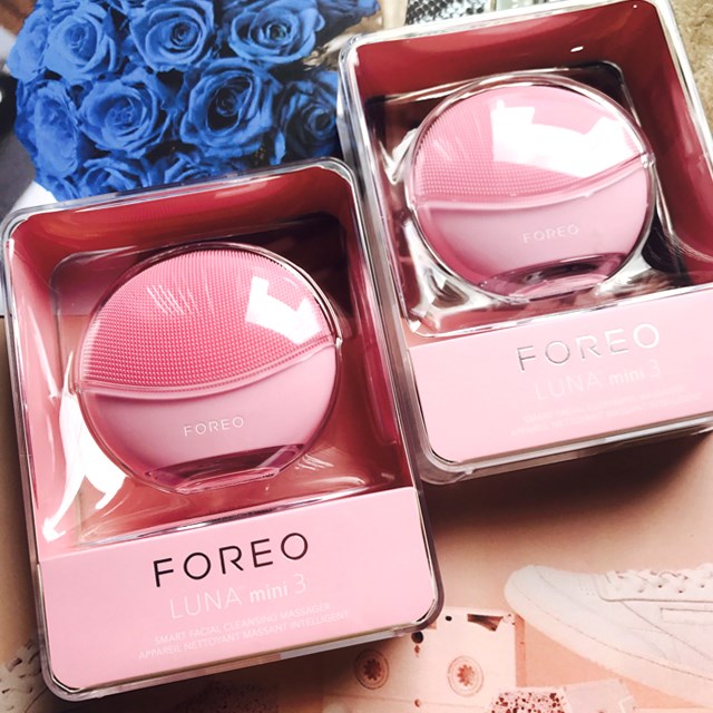 FOREO LUNA™  Mini 3 with superior technology to help clean deeply skin